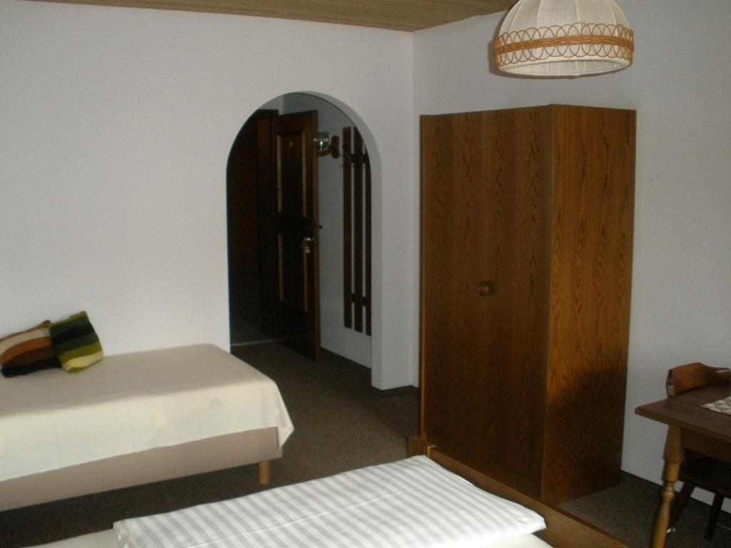 Alpengasthof Zur Loisach Hotell Grossweil Rum bild