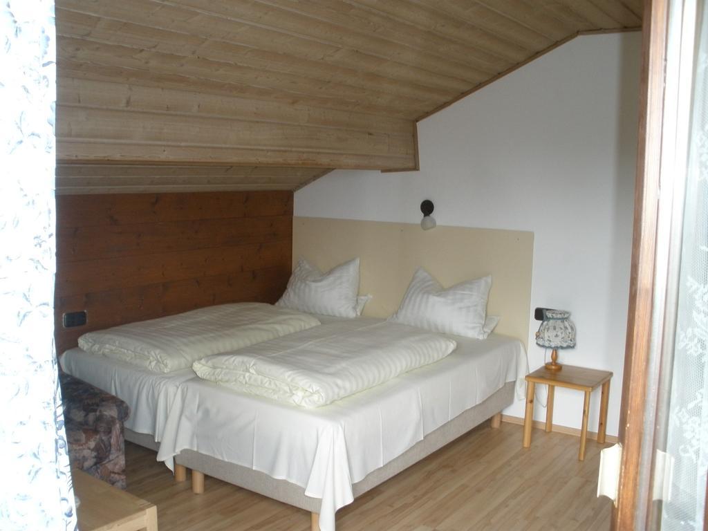 Alpengasthof Zur Loisach Hotell Grossweil Rum bild