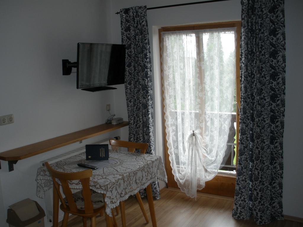 Alpengasthof Zur Loisach Hotell Grossweil Rum bild