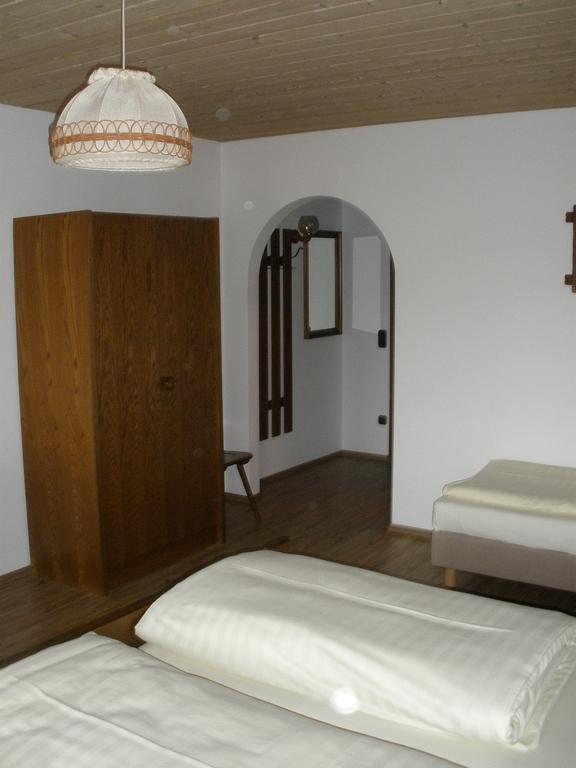 Alpengasthof Zur Loisach Hotell Grossweil Rum bild