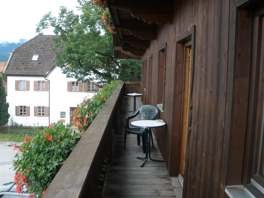 Alpengasthof Zur Loisach Hotell Grossweil Rum bild