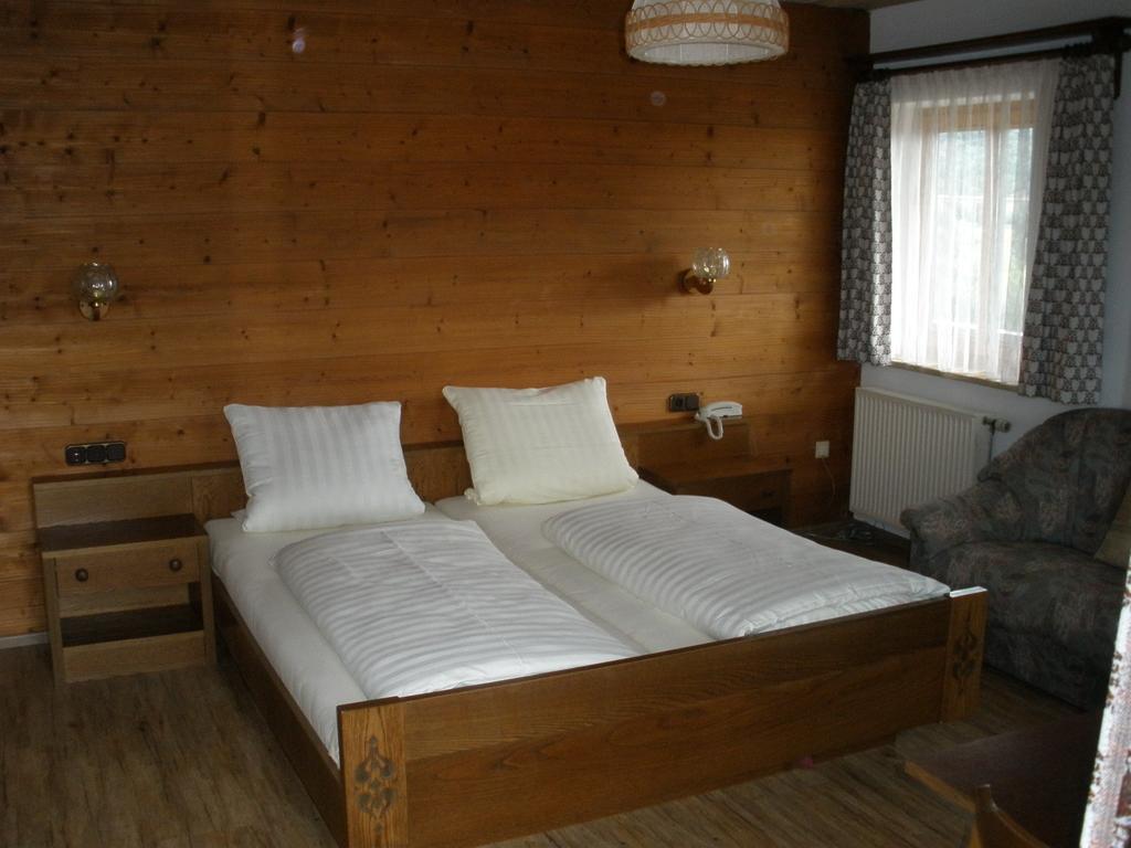 Alpengasthof Zur Loisach Hotell Grossweil Rum bild