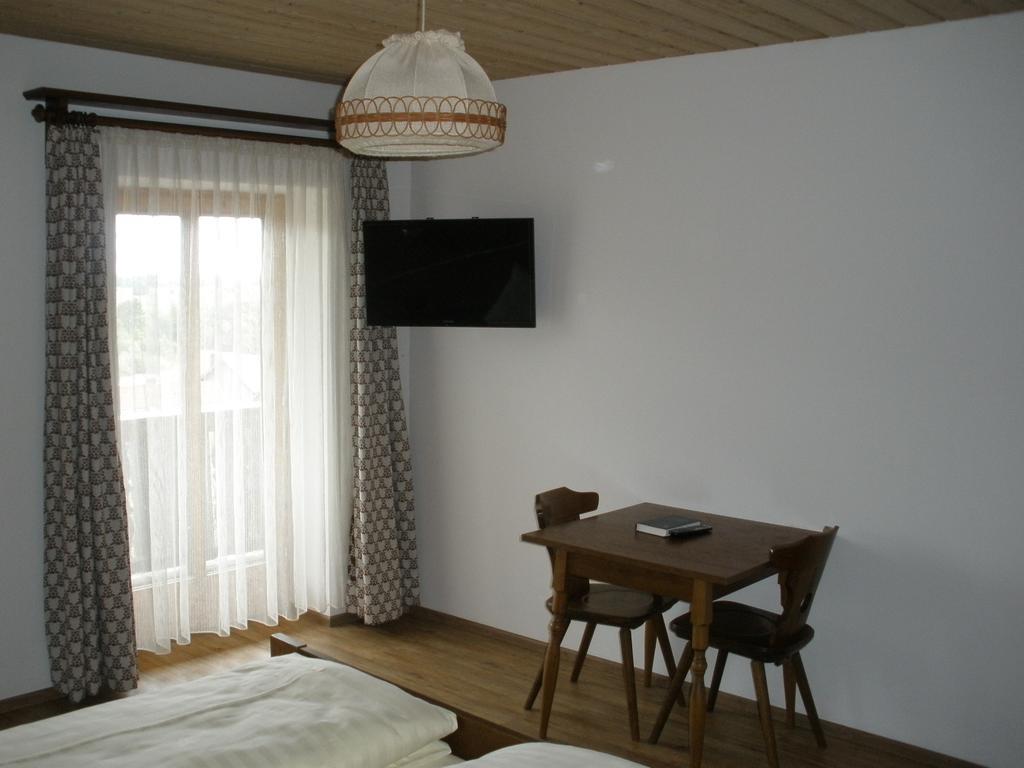 Alpengasthof Zur Loisach Hotell Grossweil Rum bild