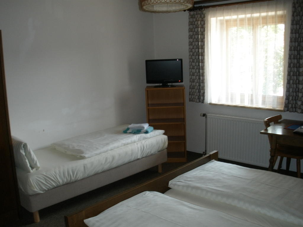 Alpengasthof Zur Loisach Hotell Grossweil Rum bild